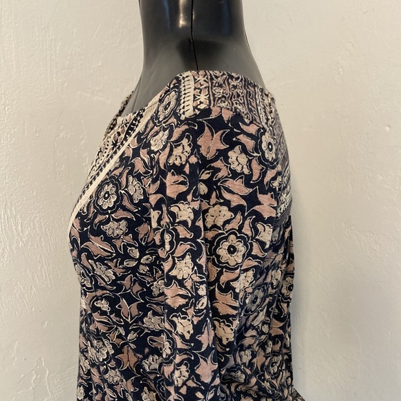 Lucky Brand Women’s Small Long Sleeve V-neck Shirt - Picture 11 of 13